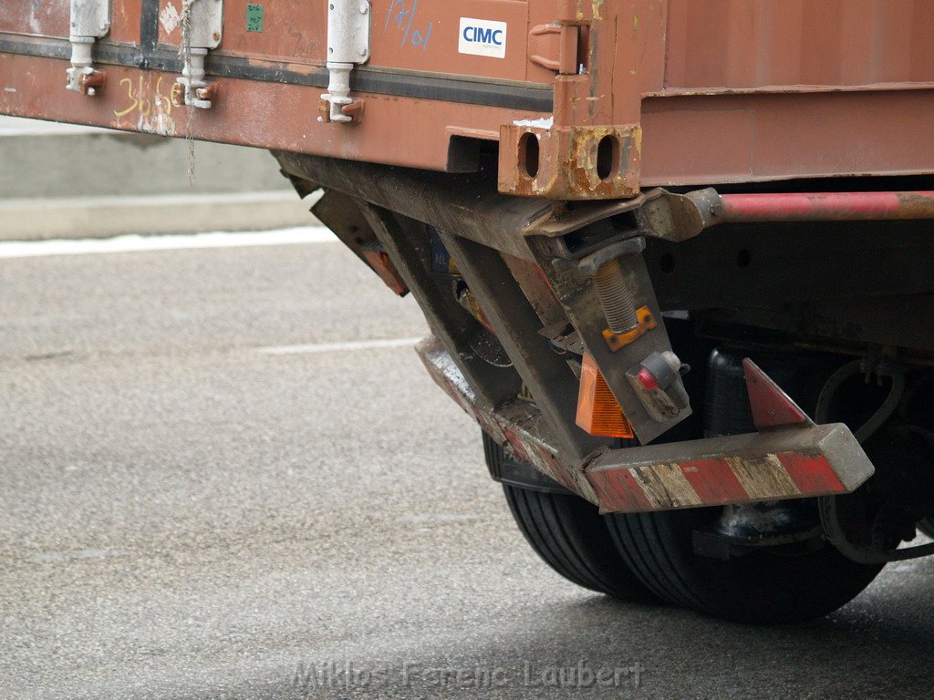 VU Transporter Lkw Zoobruecke Rich Koeln    P20.JPG